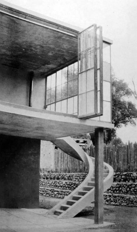 Casa O'Gorman, Juan O'Gorman, Mexico, 1929. O'Gorman was a talented avant-garde architect who designed his own house at the tender age of 24. His house was commissioned by Diego Rivera to design his studio-house with Frida Kahlo.
